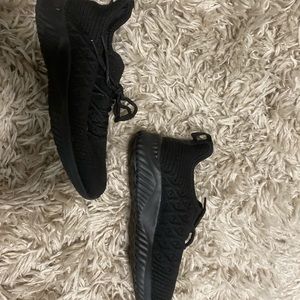 Slip resistant all black sneakers
